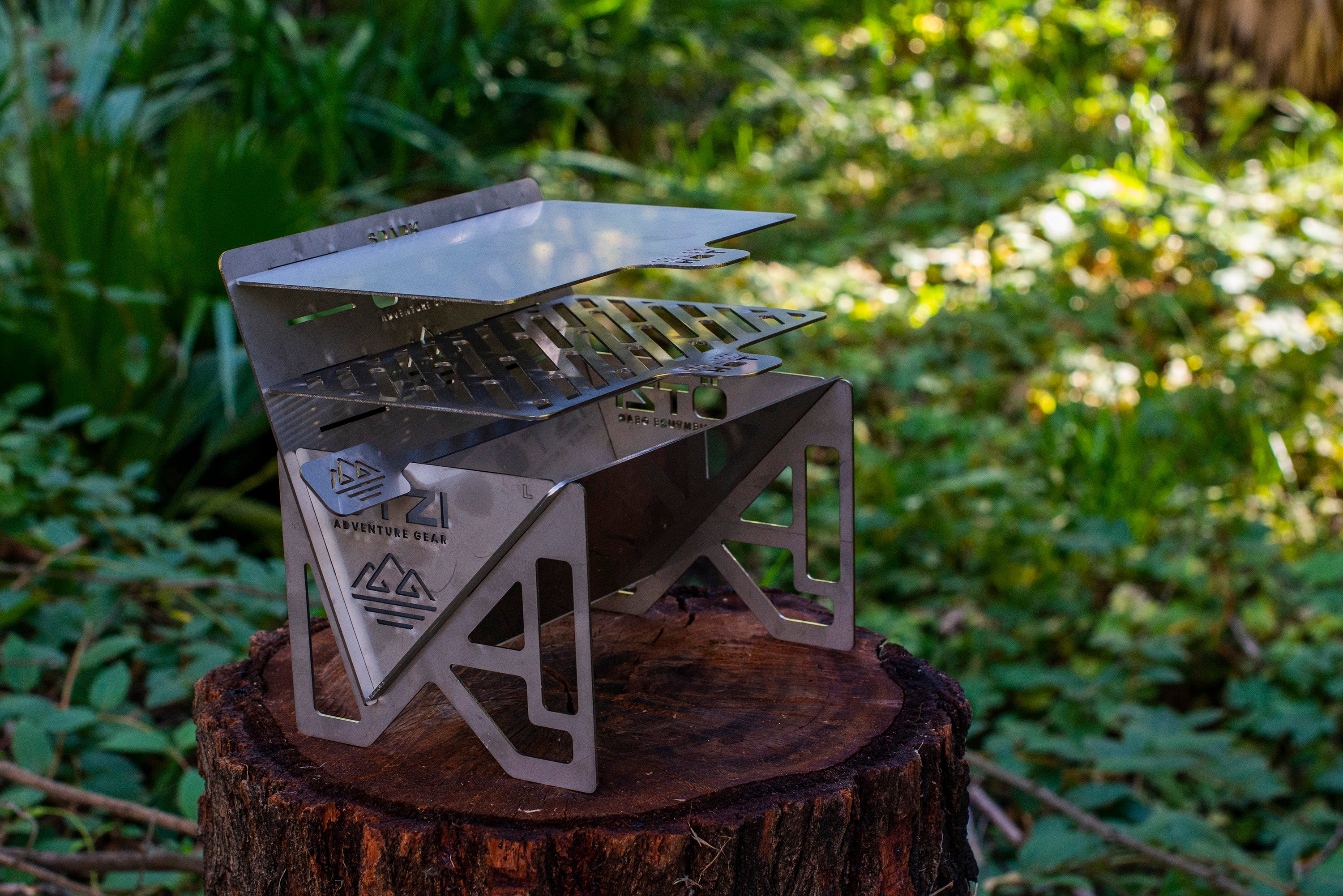 タッパー Otzi Spark Portable Stainless Steel Flat Pack Grill – Otzi