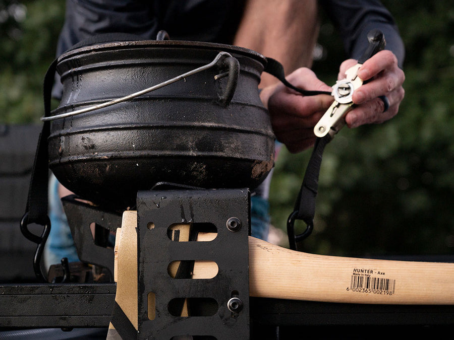 Front Runner Potjie Pot / Dutch Oven & Carrier